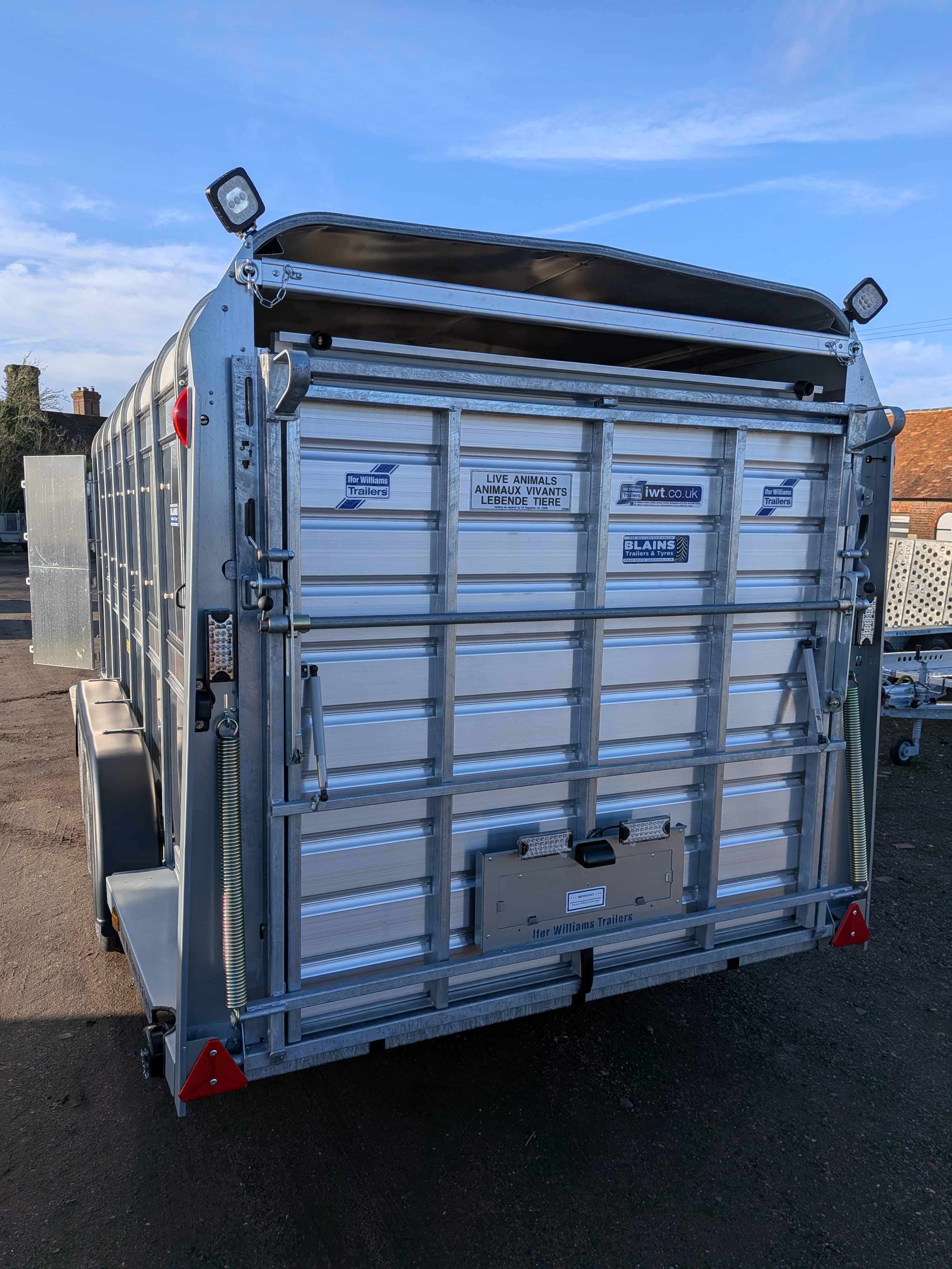 Ifor Williams TA510 16'x6' Tri-Axle Livestock Trailer w. Sheep