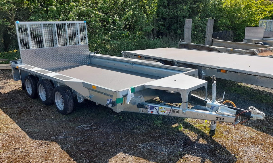 Ifor Williams GX126 Tri-Axle Plant Trailer