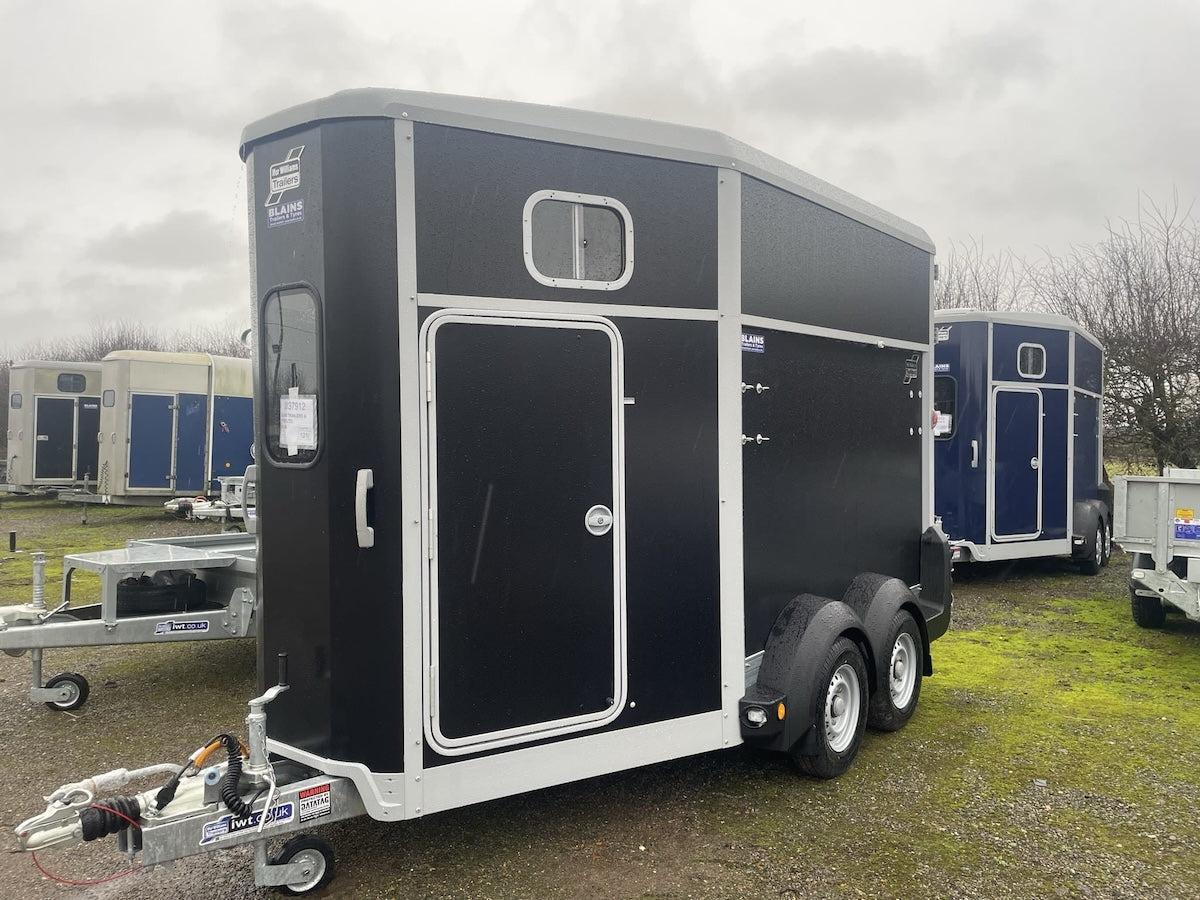 Ifor Williams HB511 Horse Trailer (Black) – Blains Trailers & Tyres