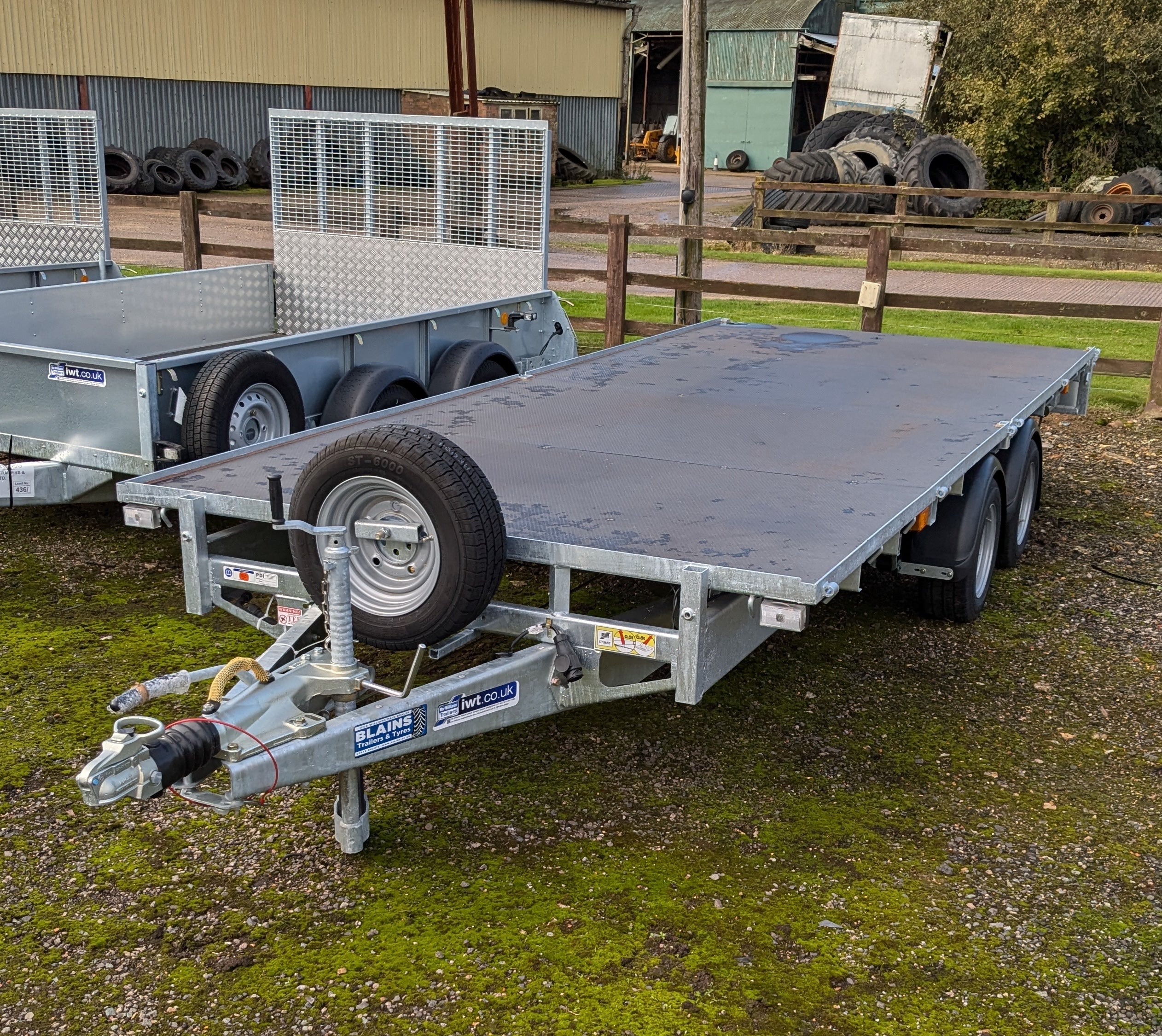 Ifor Williams LM166 16ft Twin-Axle Flatbed Trailer (195/60R12C